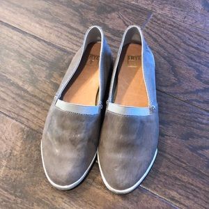 FRYE “Melanie” slip on loafer